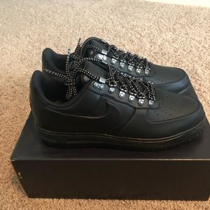 Men’s size 11 Air Force 1 duckboot low